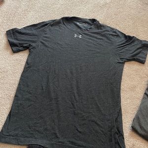 Under Armour Men’s size small heat gear t-shirt. Heather gray